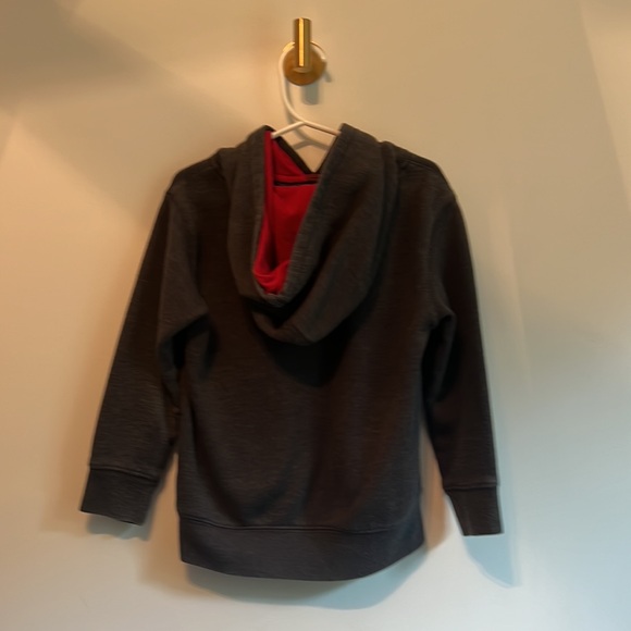 Gap size 5 boys red and black - Picture 3 of 3